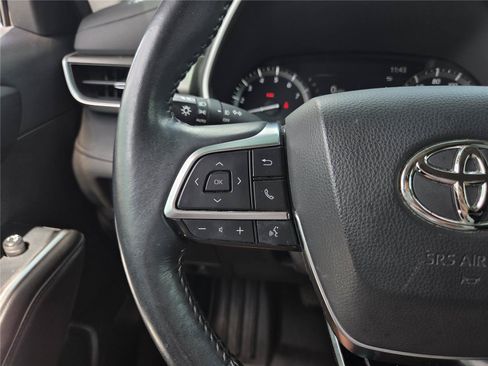 Used 2021 Toyota Highlander XLE FWD image 27