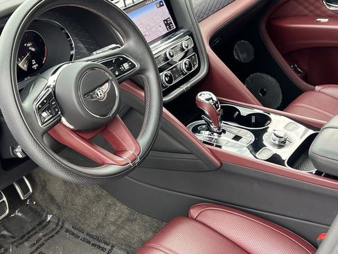 Certified 2023 Bentley Bentayga Extended Wheelbase image 17