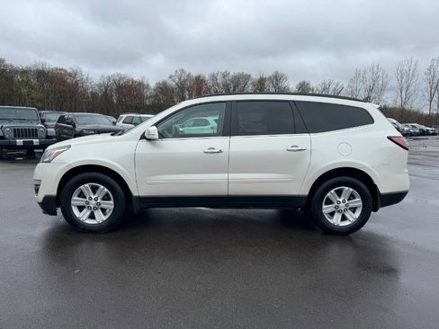 Used 2014 Chevrolet Traverse LT FWD image 2