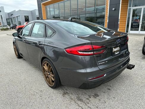 Used 2019 Ford Fusion SE FWD image 9