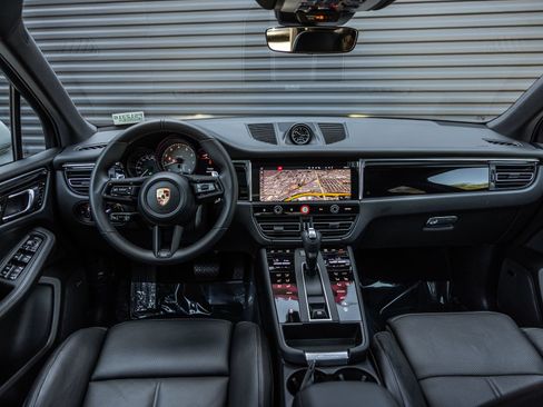 Certified 2026 Porsche Macan S AWD/4WD image 11