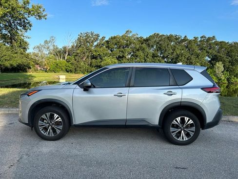 Used 2022 Nissan Rogue SV FWD image 3