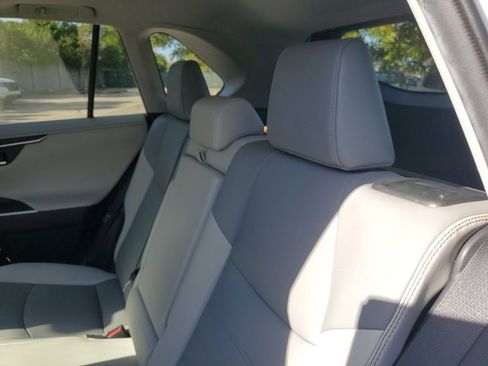 Used 2019 Toyota RAV4 Limited image 14