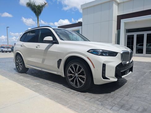 Used 2025 BMW X5 xDrive40i AWD/4WD image 3