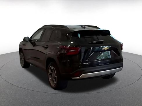 Used 2025 Chevrolet Trax LT w/ LT Convenience Package FWD image 11