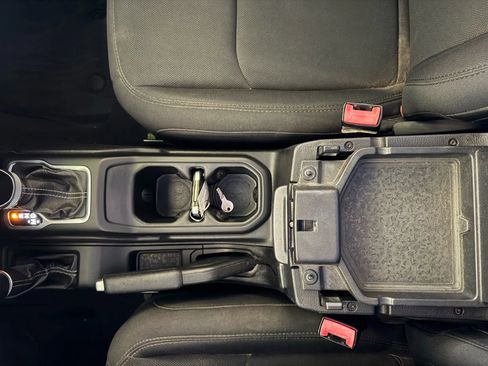 Used 2020 Jeep Wrangler Unlimited Sahara image 11