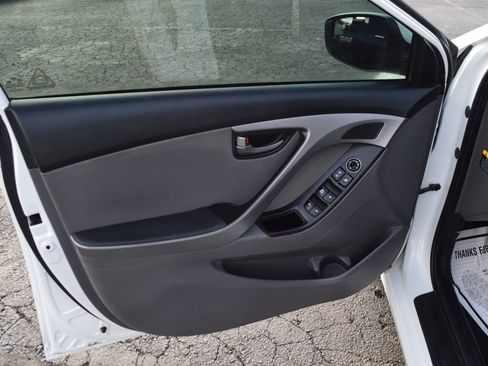 Used 2014 Hyundai Elantra SE w/ Option Group 02 FWD image 16