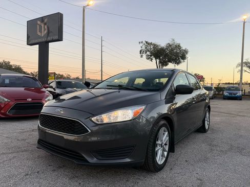 Used 2018 Ford Focus SE image 1