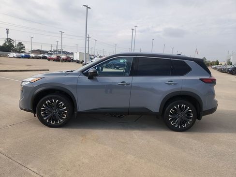 Certified 2025 Nissan Rogue SL w/ Tech Package image 8