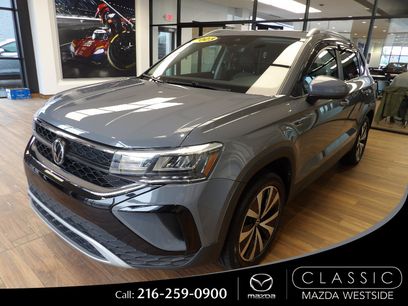 Used 2023 Volkswagen Taos SE w/ Panoramic Sunroof Package