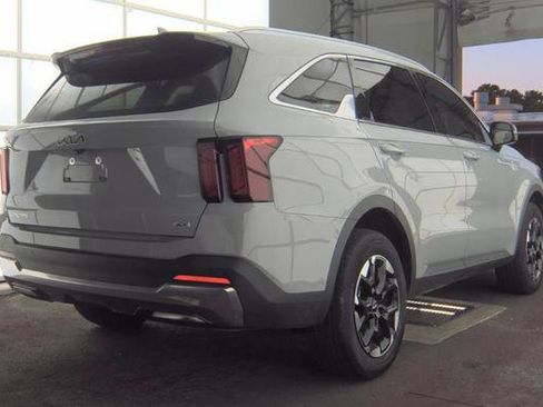 Used 2024 Kia Sorento S w/ Panoramic Sunroof Package AWD/4WD image 3