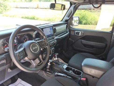 Used 2021 Jeep Wrangler Unlimited Sport AWD/4WD image 28