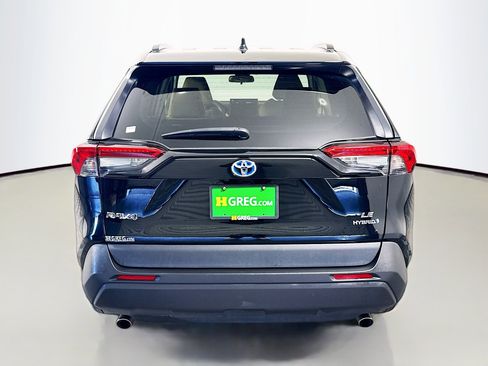 Used 2020 Toyota RAV4 LE image 8