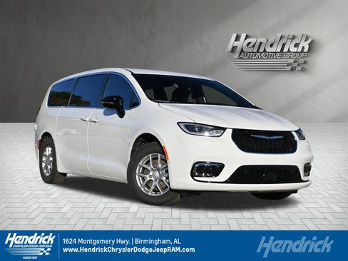 New 2026 Chrysler Pacifica Select image 1