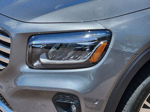 New 2025 Mercedes-Benz GLB 250 4MATIC image 8