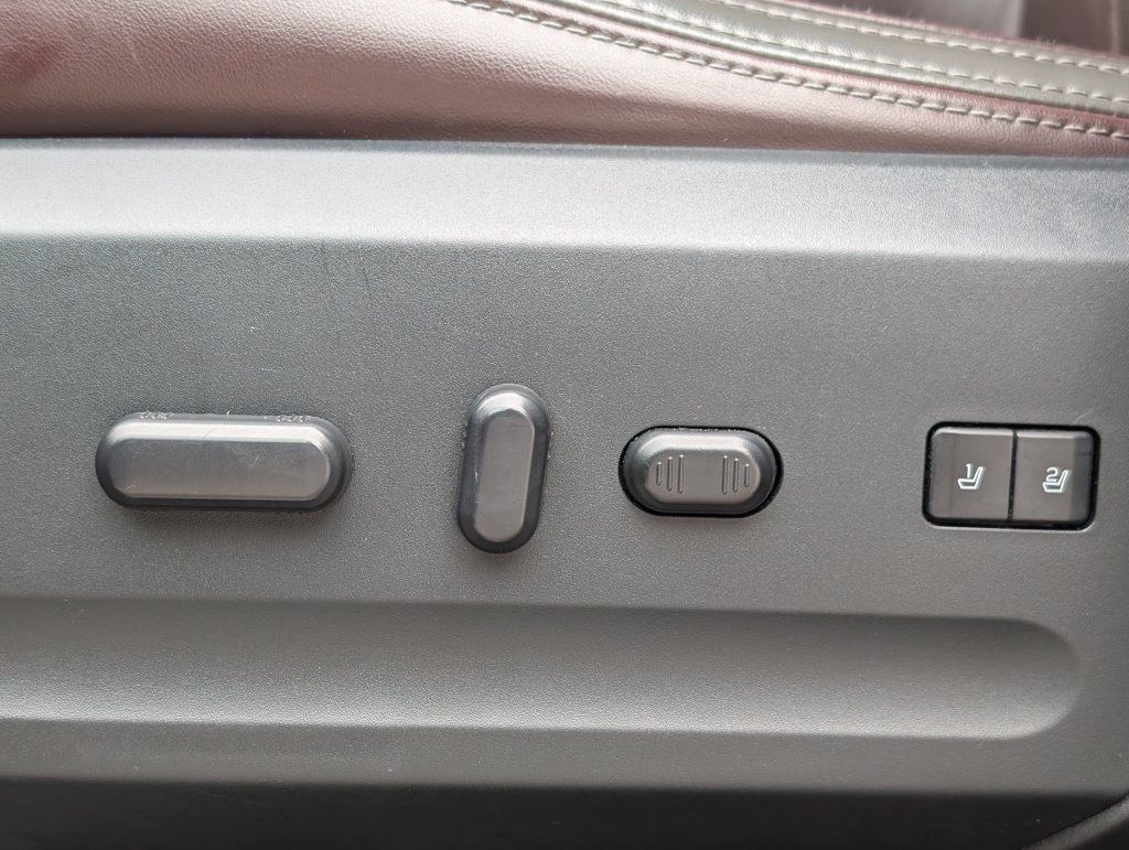 Used 2016 Ford Expedition Platinum RWD image 30
