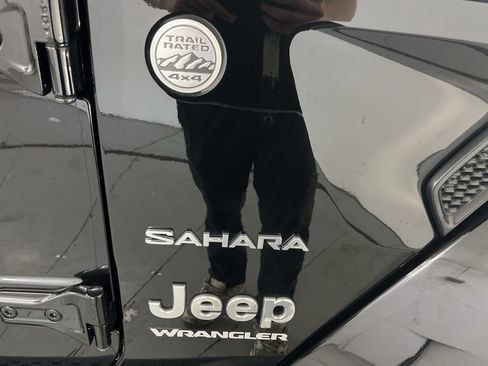 Used 2024 Jeep Wrangler Unlimited Sahara w/ Technology Group AWD/4WD image 49