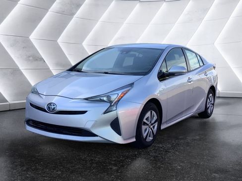 Used 2018 Toyota Prius Two FWD image 3