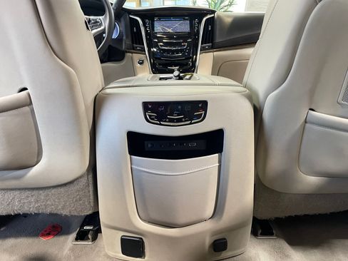 Used 2020 Cadillac Escalade Luxury w/ LPO, Radiant Package AWD/4WD image 32