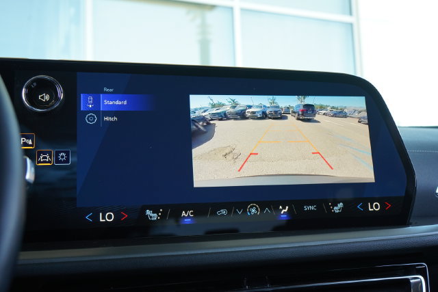 Used 2026 Chevrolet Traverse LT FWD image 16
