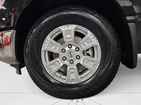 Used 2019 Nissan Titan SV w/ SV Convenience Package image 23