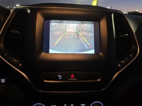 Used 2019 Jeep Cherokee Latitude Plus image 18