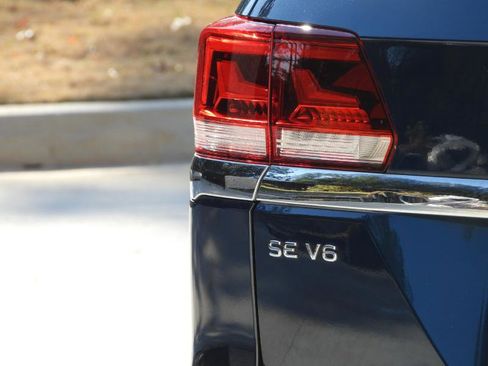 Used 2023 Volkswagen Atlas SE w/ Technology Package w/ Panoramic Sunroof Package image 11