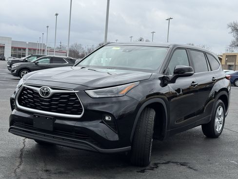 Used 2023 Toyota Highlander LE image 15