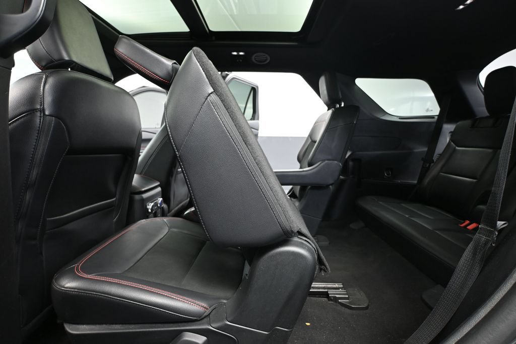 Used 2023 Ford Explorer ST-Line AWD/4WD image 35