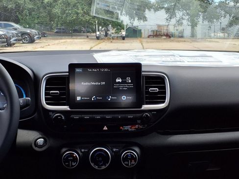 New 2025 Hyundai Venue SEL image 17