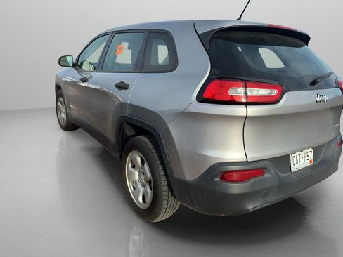 Used 2016 Jeep Cherokee Sport image 7