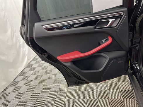 Used 2018 Porsche Macan S image 28