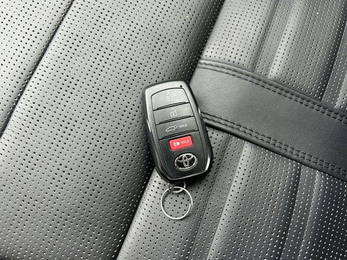 Used 2025 Toyota Sequoia Capstone image 33