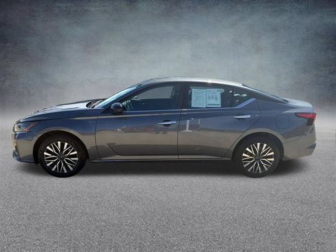 Used 2024 Nissan Altima 2.5 SV AWD/4WD image 2