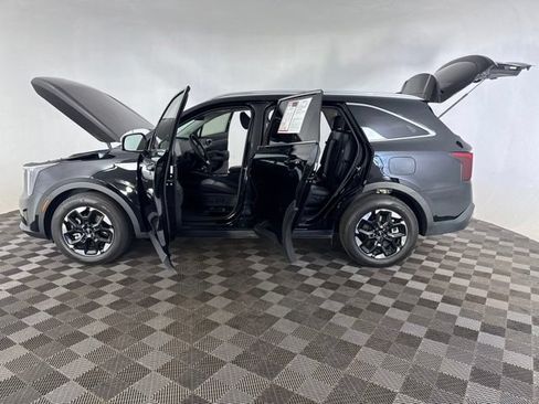 Certified 2024 Kia Sorento S w/ Panoramic Sunroof Package FWD image 11