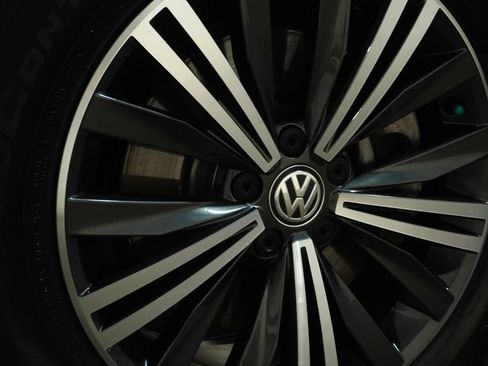 Used 2019 Volkswagen Tiguan SEL AWD/4WD image 9
