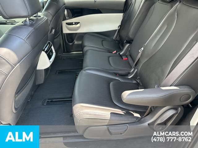 Used 2024 Kia Carnival EX FWD image 23