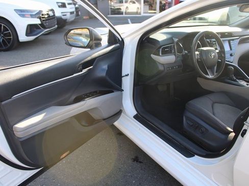 Used 2019 Toyota Camry LE image 14