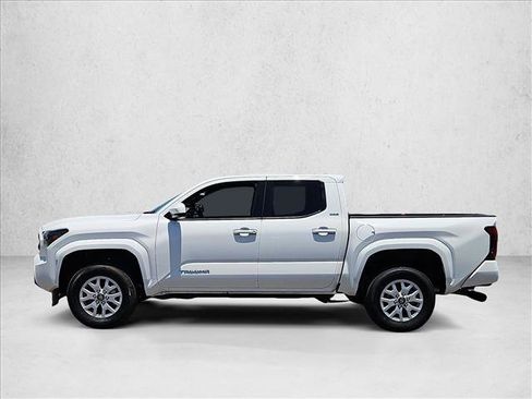 Used 2025 Toyota Tacoma SR5 AWD/4WD image 9