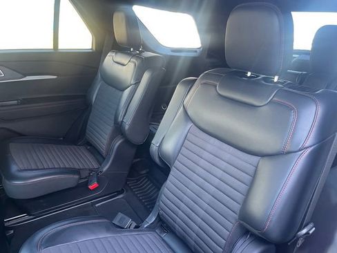 Used 2025 Ford Explorer ST-Line image 13