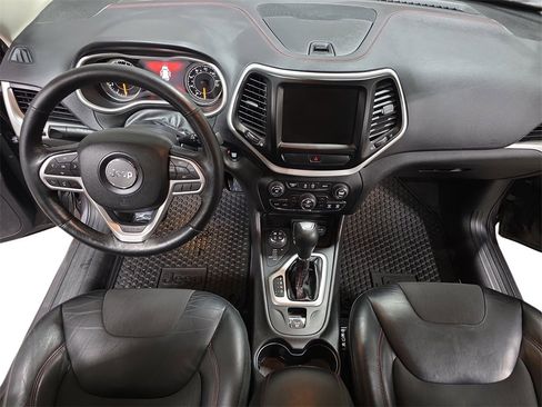 Used 2017 Jeep Cherokee Trailhawk w/ Comfort & Convenience Group image 9