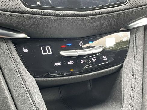 New 2025 Cadillac XT6 Luxury image 29