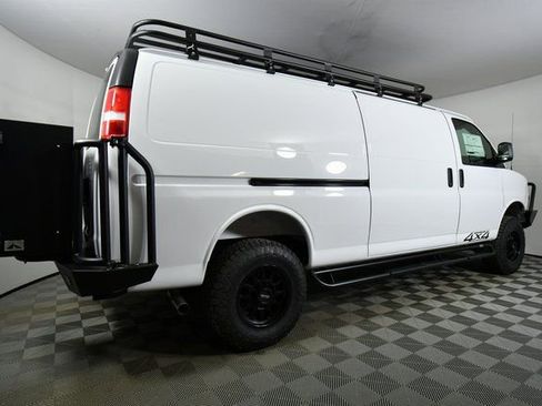 New 2025 Chevrolet Express 3500 Work Van w/ Driver Convenience Package image 10