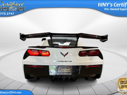 Used 2017 Chevrolet Corvette Stingray Coupe w/ Carbon Flash Badge Package RWD image 7