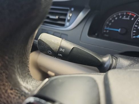 Used 2013 Toyota Camry FWD image 31