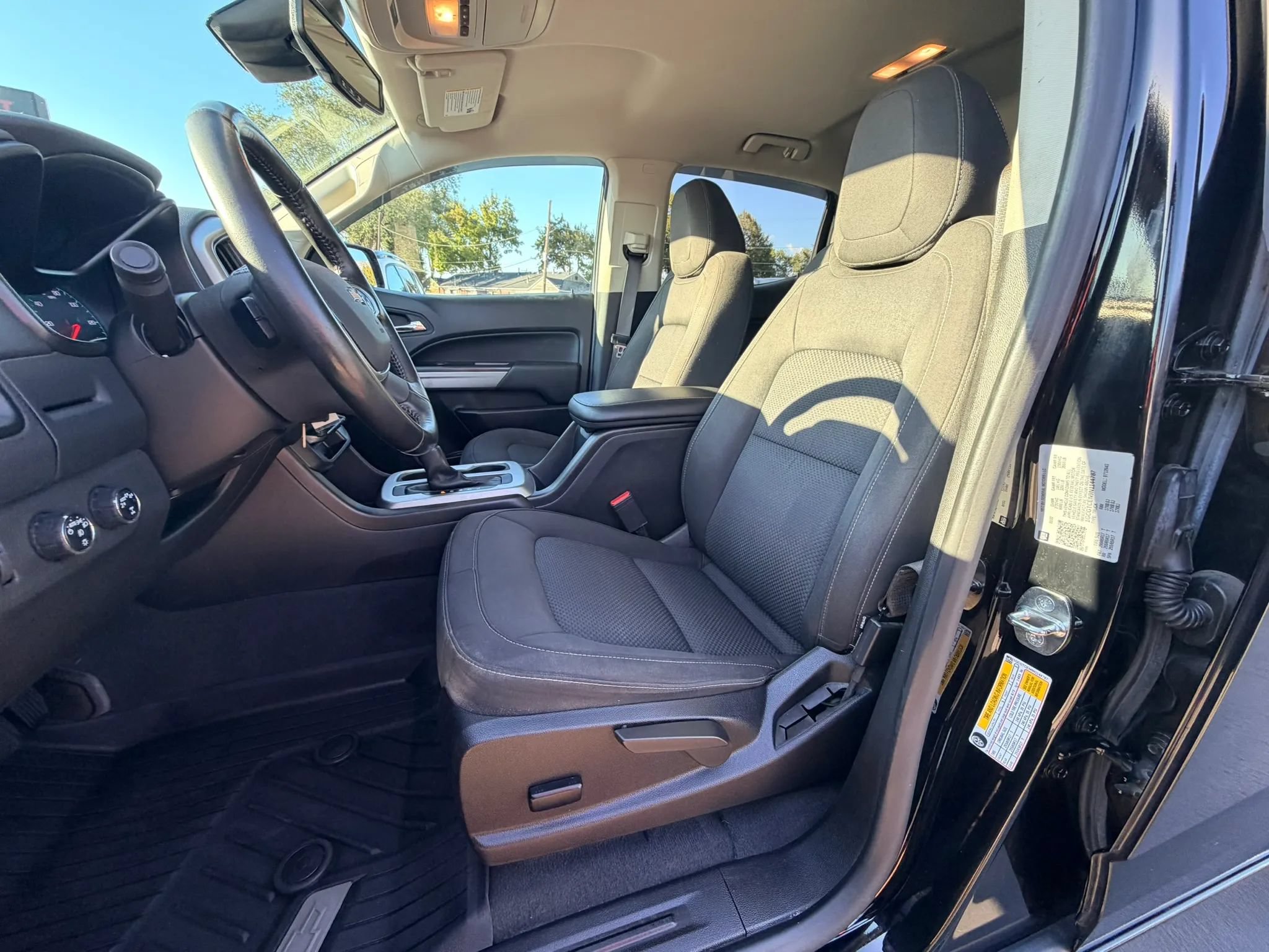 Used 2022 Chevrolet Colorado LT w/ Safety Package AWD/4WD image 10