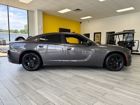 Used 2021 Dodge Charger SXT w/ Leather Interior Group image 5