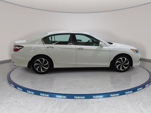 Used 2017 Honda Accord EX-L image 5