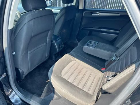 Used 2017 Ford Fusion SE FWD image 16