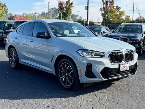 Used 2023 BMW X4 M40i w/ Premium Package image 9